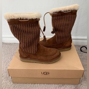 UGG Australia Suburb Crochet Boots! Size 5